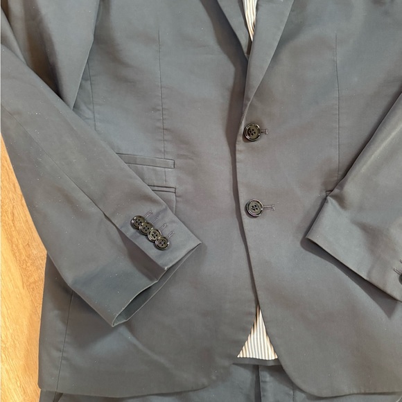 Express - Photographer Fitted Suit - Picture 3 of 10